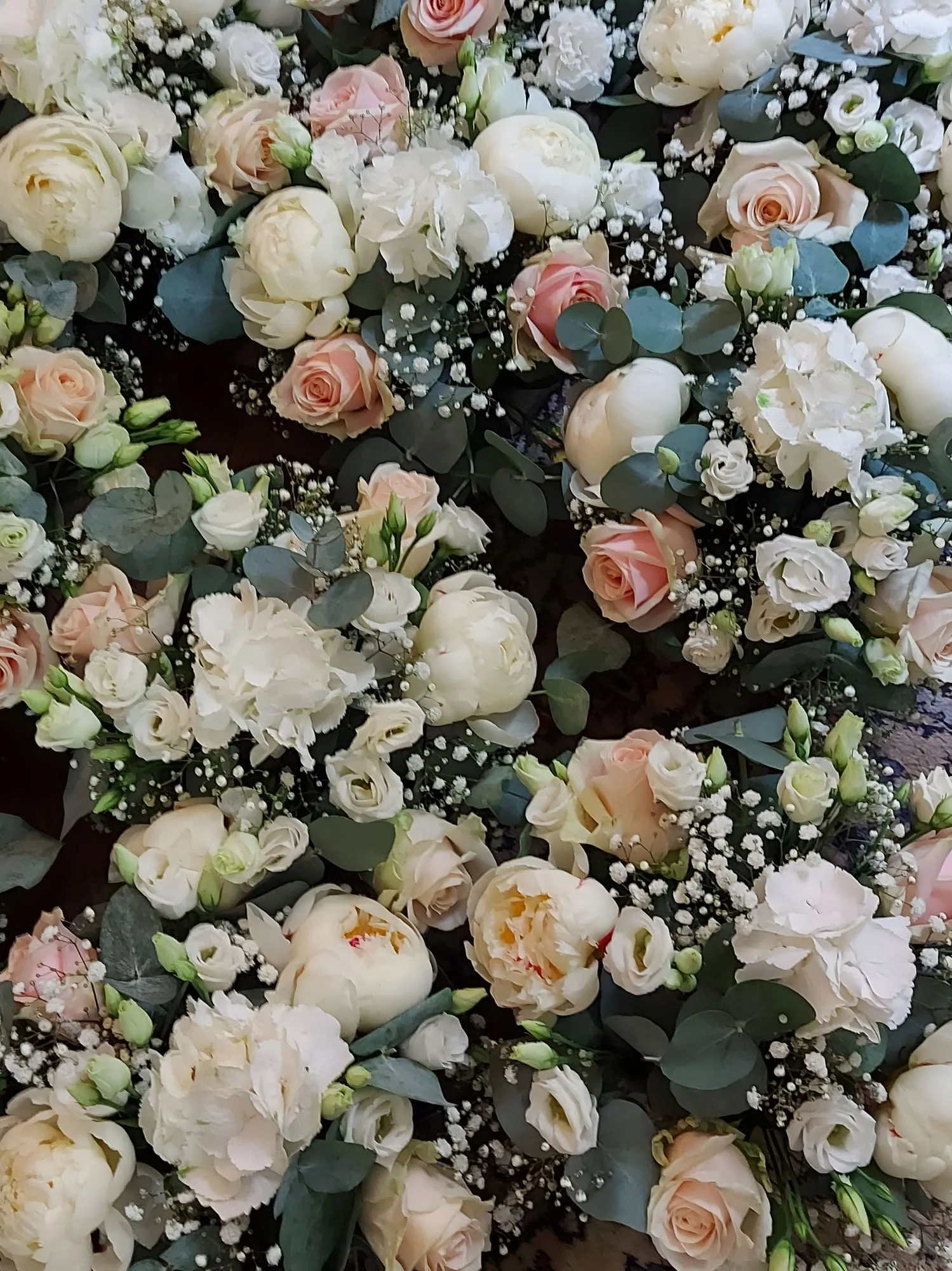 Bouquet de roses et pivoines pastel, gros plan