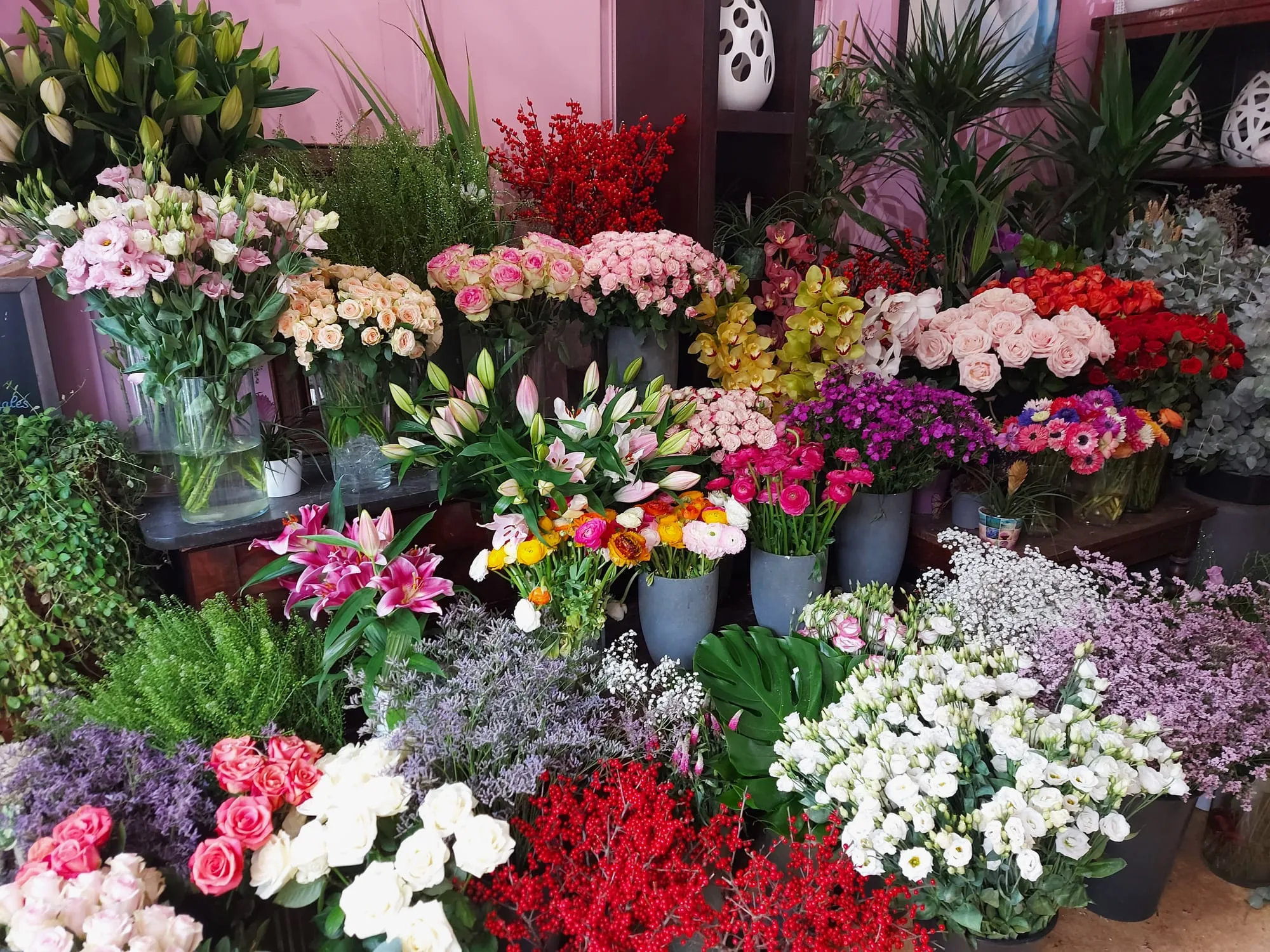 Présentoir de fleurs et compositions de la boutique